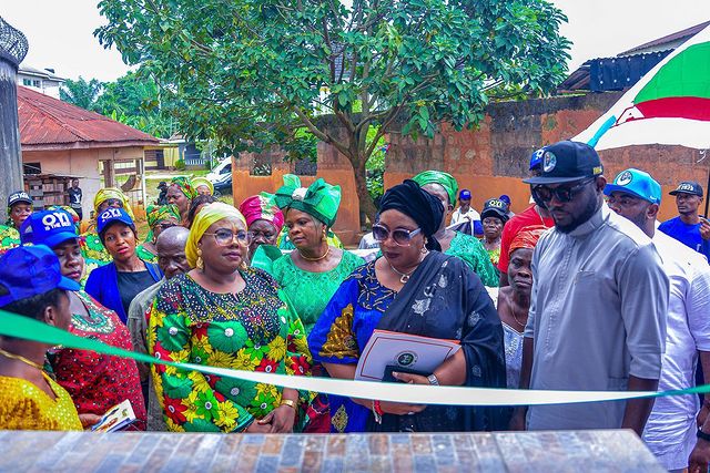 Excitement As Imo First Lady, Her Excellency Barr. Chioma Uzodimma Commissions Deborah Project I For Widow In Nkwerre