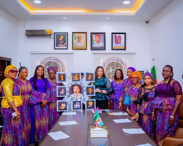 Wives of the Imo State Commissioners pay a courtesy visit to the Imo State First Lady, HE Chioma Uzodimma ahead of this year’s August meeting